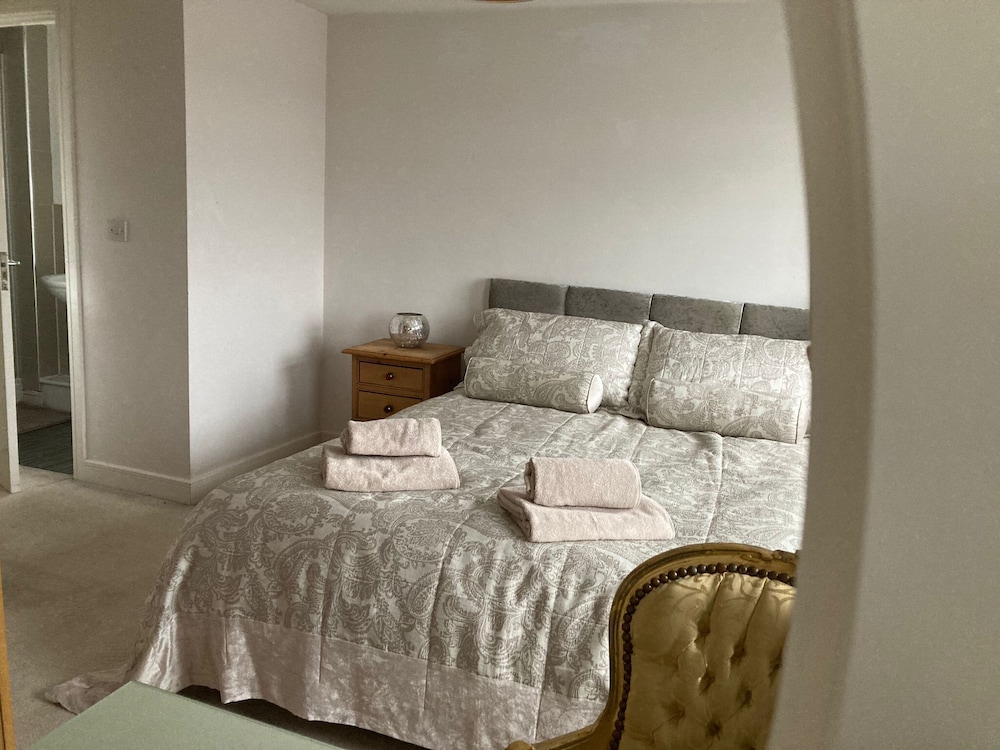 Host Stay Hunters Wood Court