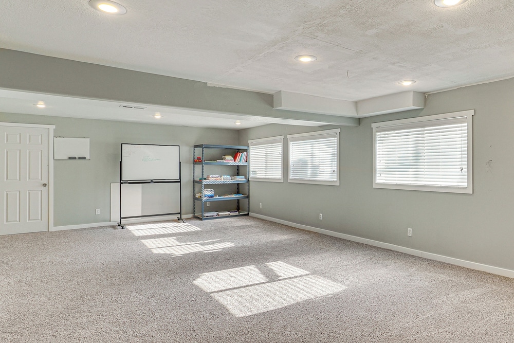 Family Home w/ Fenced Yard Between Provo & Slc!