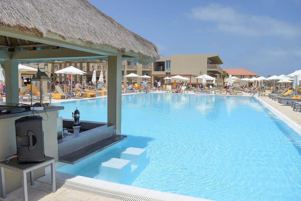 Hotel Oasis Salinas Sea