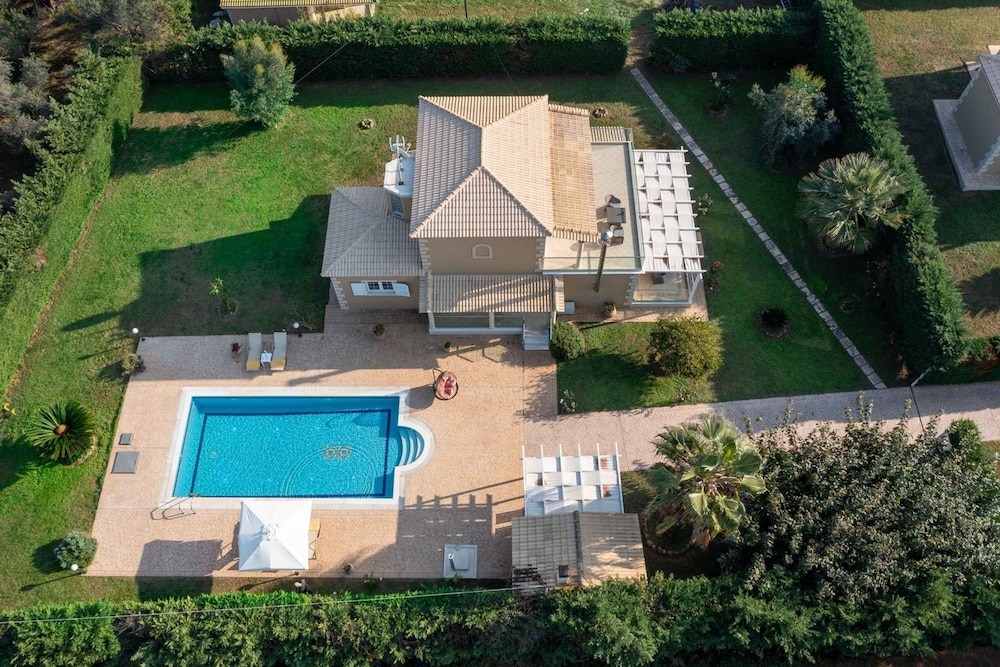 Villa Erato With Private Swimming Pool