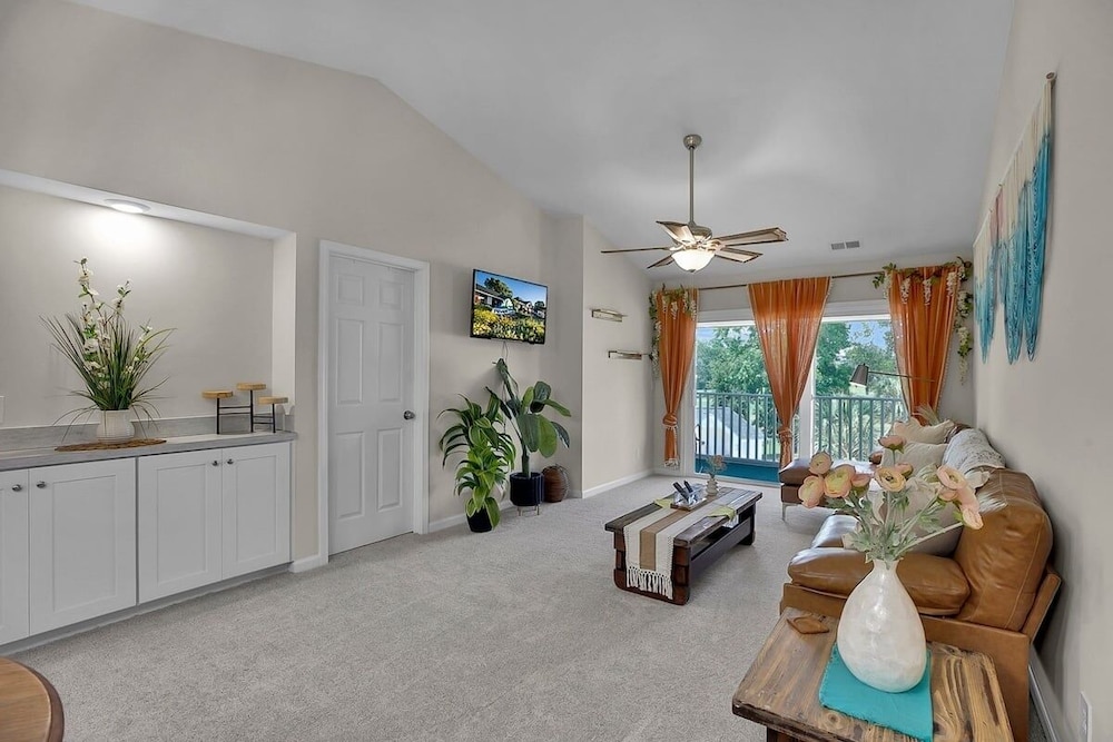 River Oaks 30h 2 Bedroom Condo