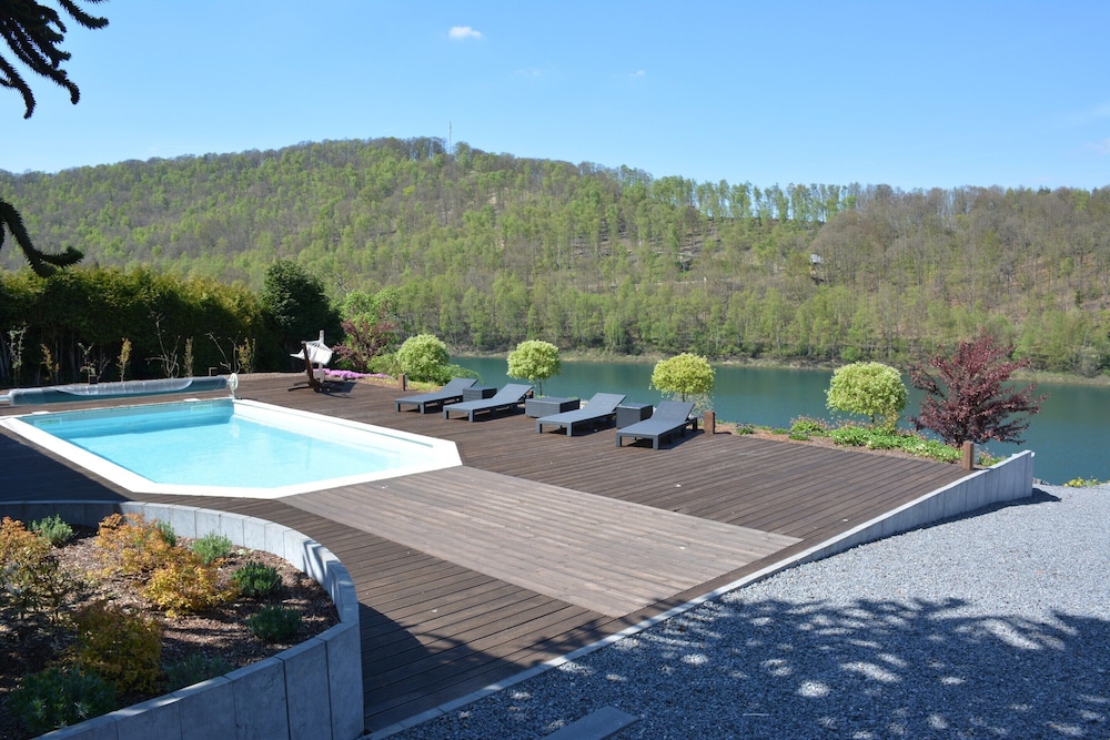 Villa in Stavelot With Lake View and Jacuzzi