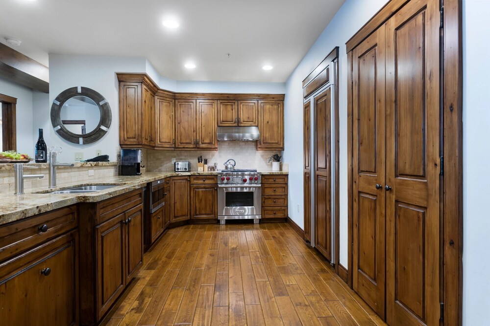 Trail's End Lodge at Deer Valley Resort - Two Bedroom Residence with Den and Spa #202 2 Condo