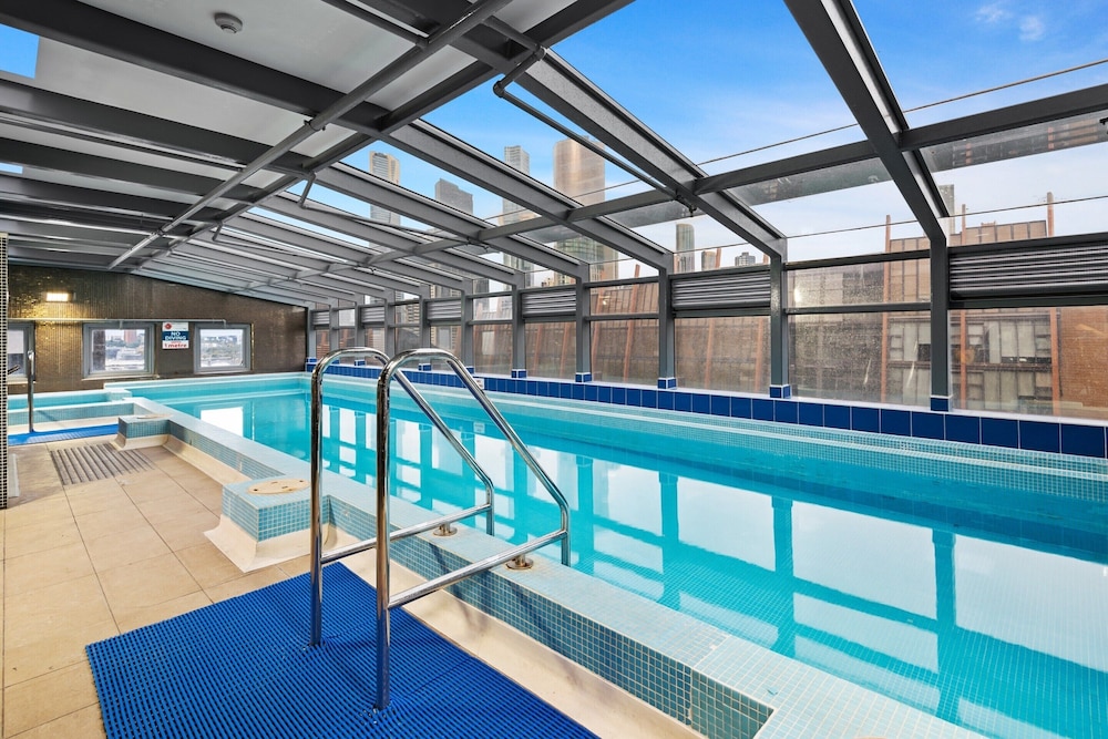 Central 2-bed Apartment With Parking,