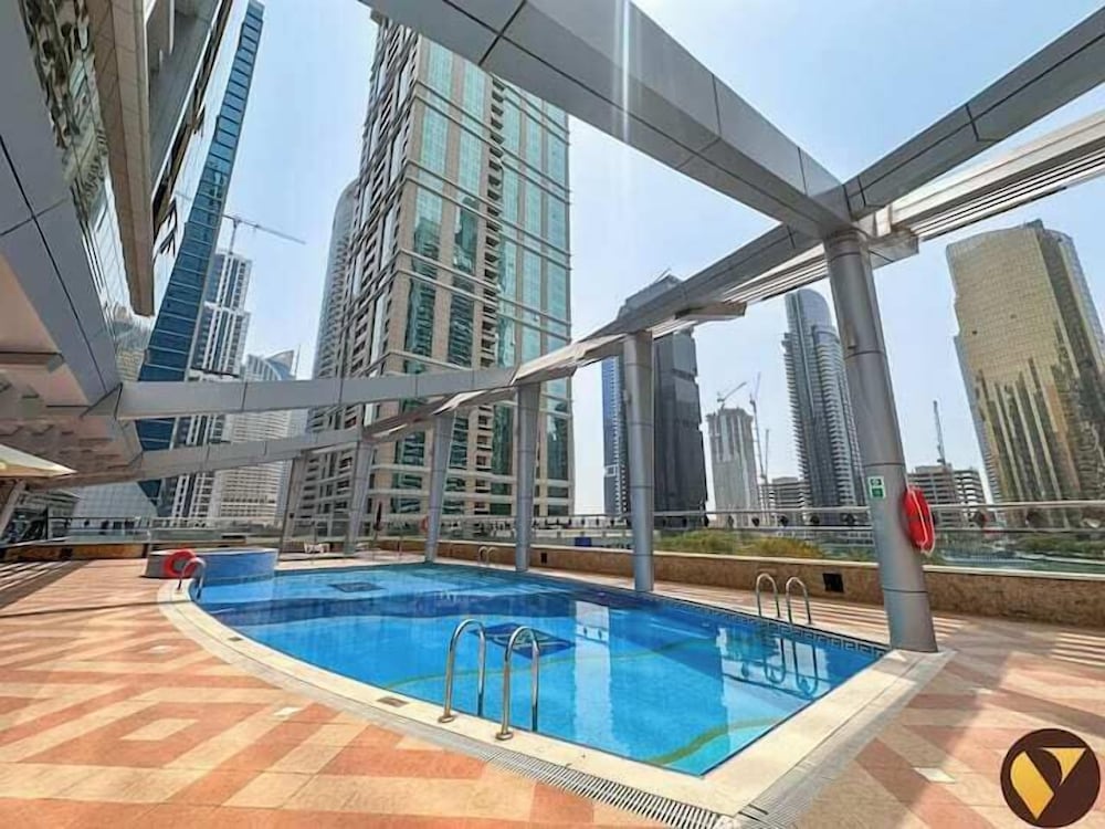Luxury Stay in JLT Near Metro & JBR
