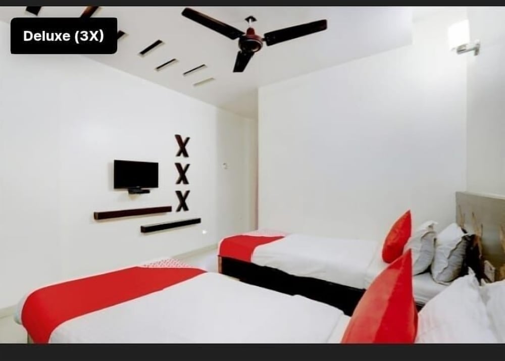 hotel skylawn surat