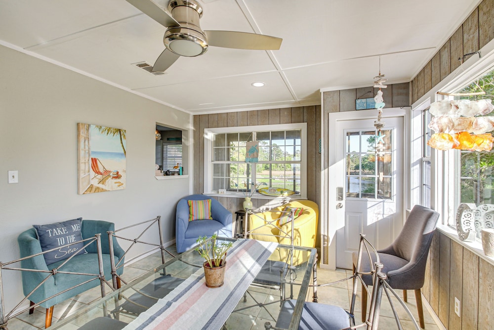 Bayfront Haven: Group Getaway in Milton!