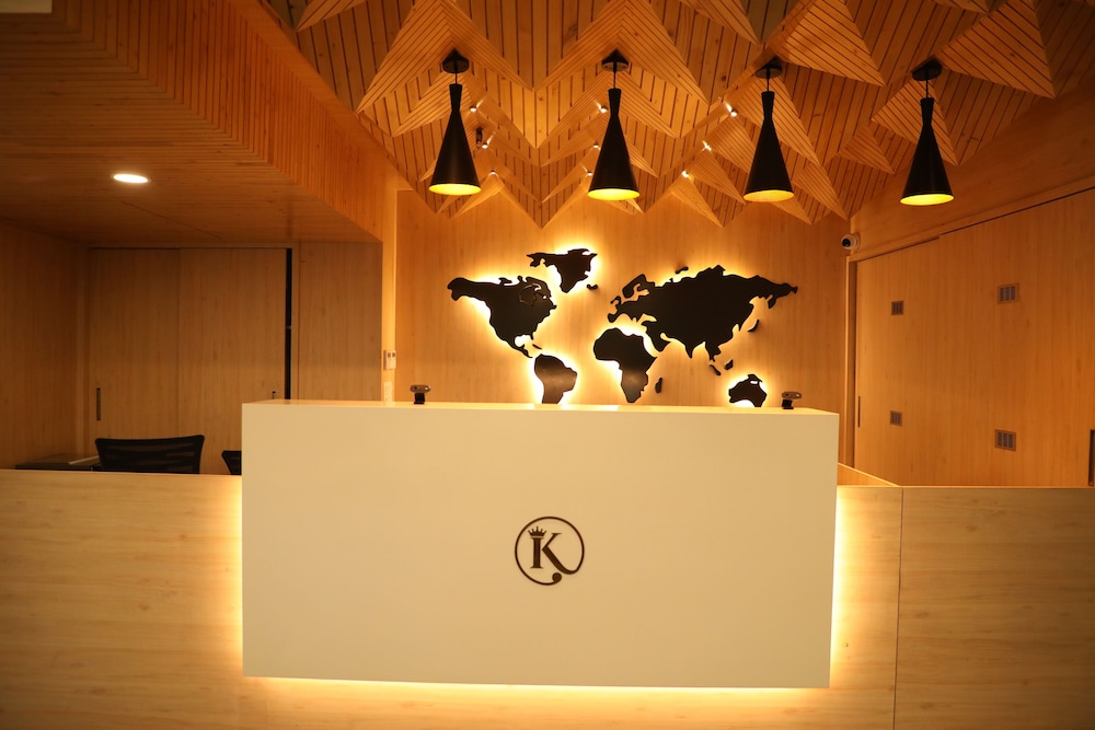 Lobby & Reception