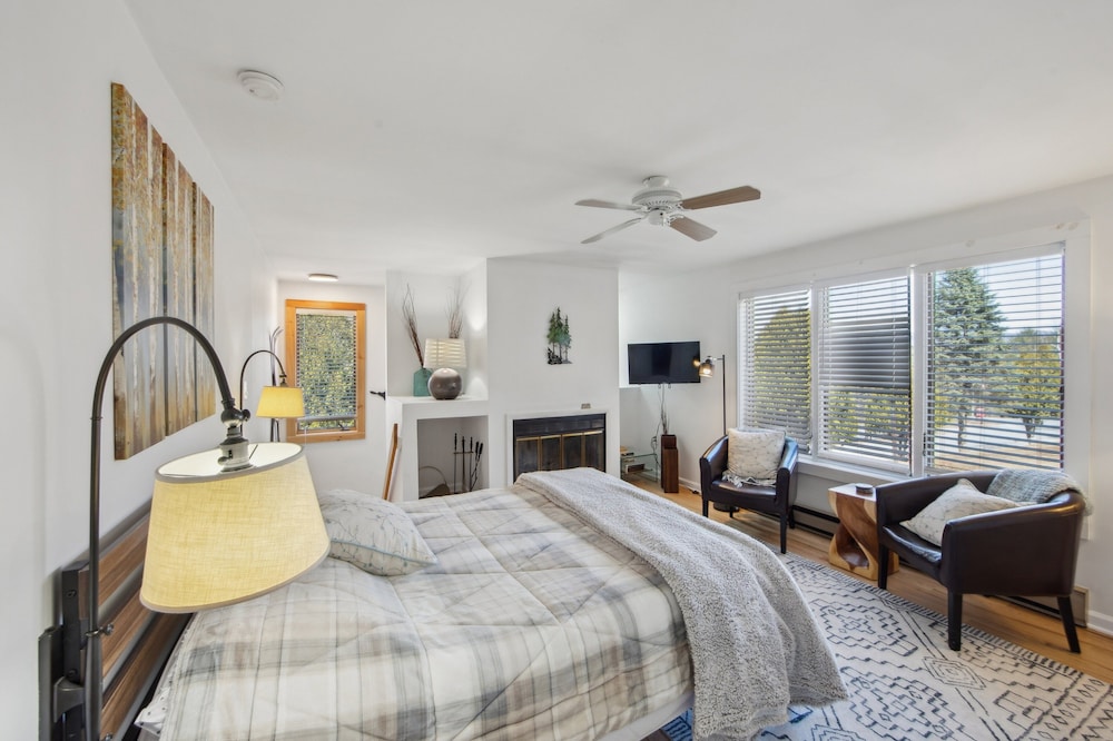 Sleeping Bear Cozy Corner End Unit 1 Bedroom Townhouse by The Summit at Gore Mountain