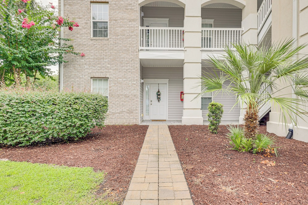 4 Mi to Sunset Beach: Resort-style Family Condo