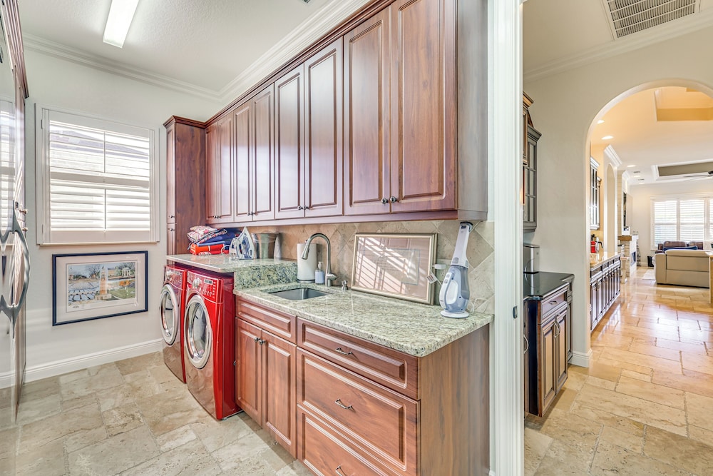 3 Mi to Bonita Beach: Outdoor Oasis w/ Pool & Spa!