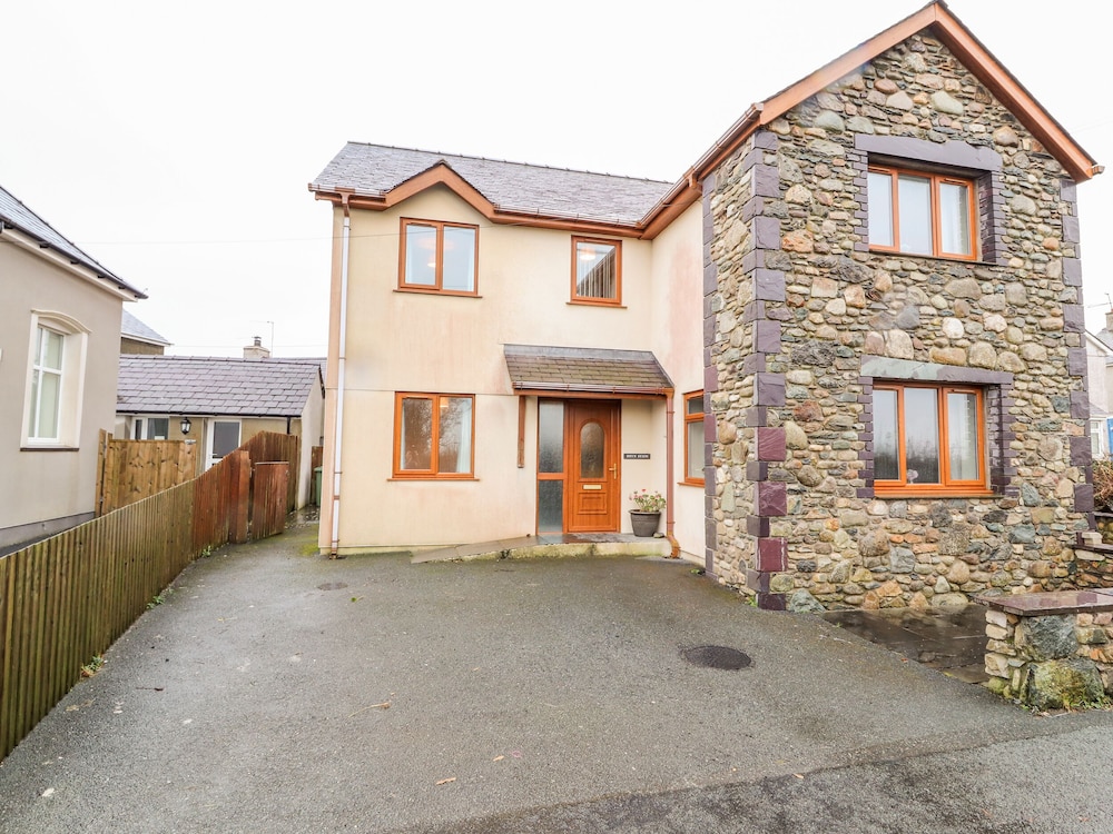 Caernarfon Vacations - Bryn Seion - Property Image 1