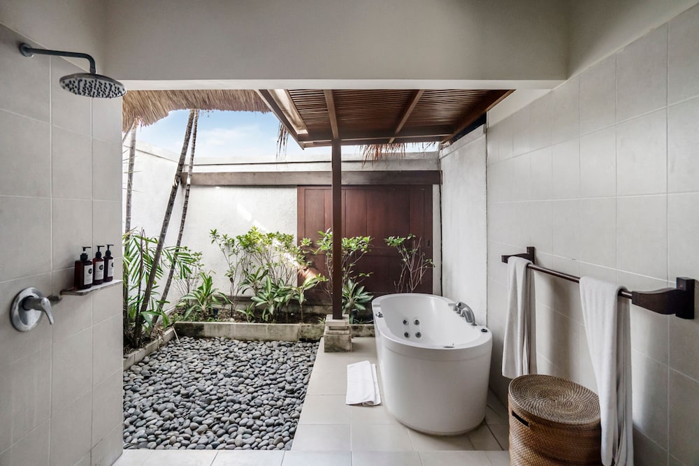 Villa Gading by Alfred in Bali - Stunning 4BD Villa in the Heart of Seminyak Beach