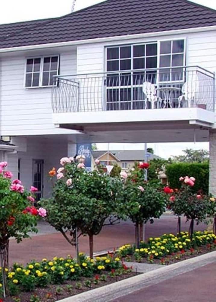 Barclay Motel