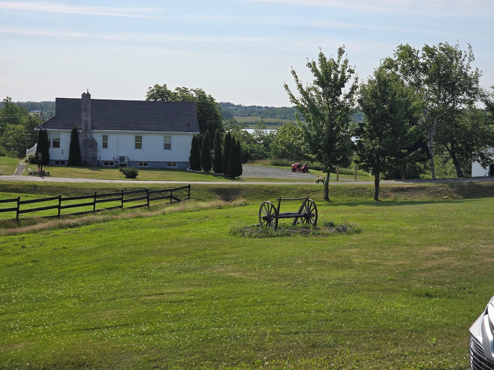 MacNeil's Motel