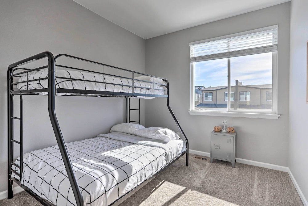 6 Mi to Dtwn Denver: Townhome w/ Patio!