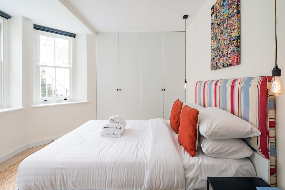 Notting Hill 2 Bed With Sauna - by Out of Office Lifestyle