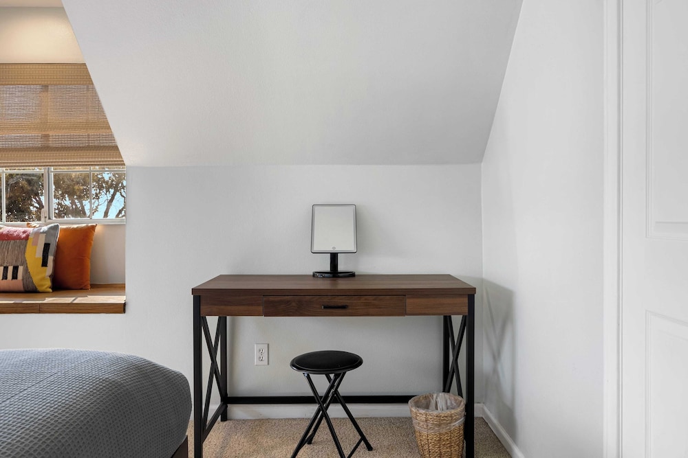 Wine Country Retreat Gorgeous Views, Minutes to Wineries