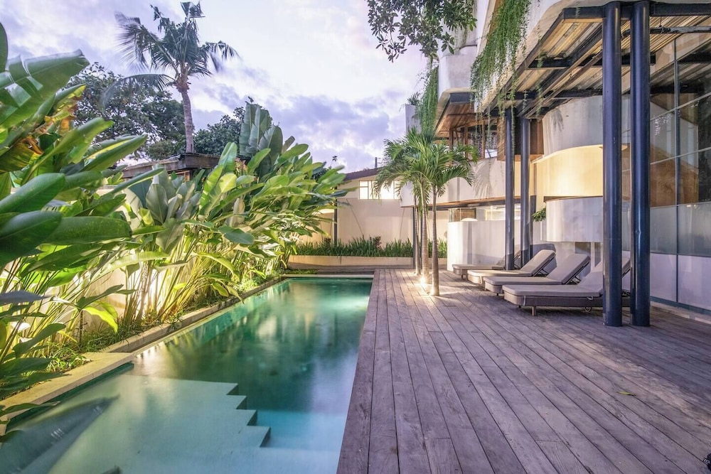 Exquisite 1-br Loft Art Deco Charm Shared Pool
