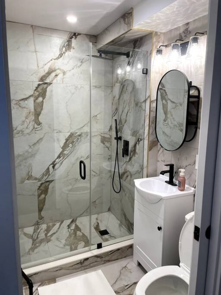 Modern Two Bedroom Condo - Near Boston