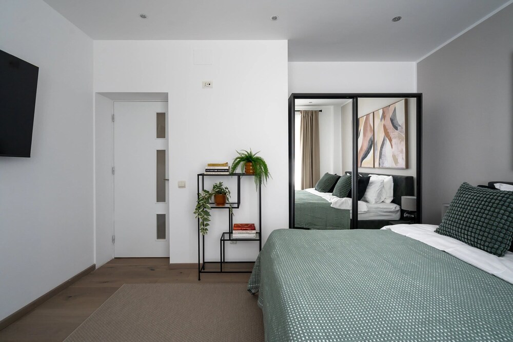 Grand 3BR Near Athenaeum Calea Victoriei