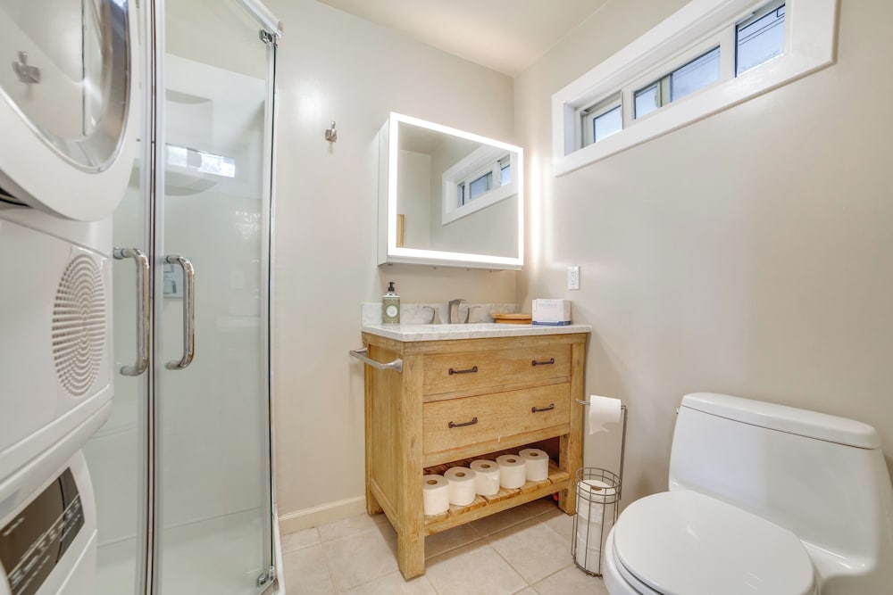 2 Mi to Ocean: Pet-friendly Abode in Aptos!