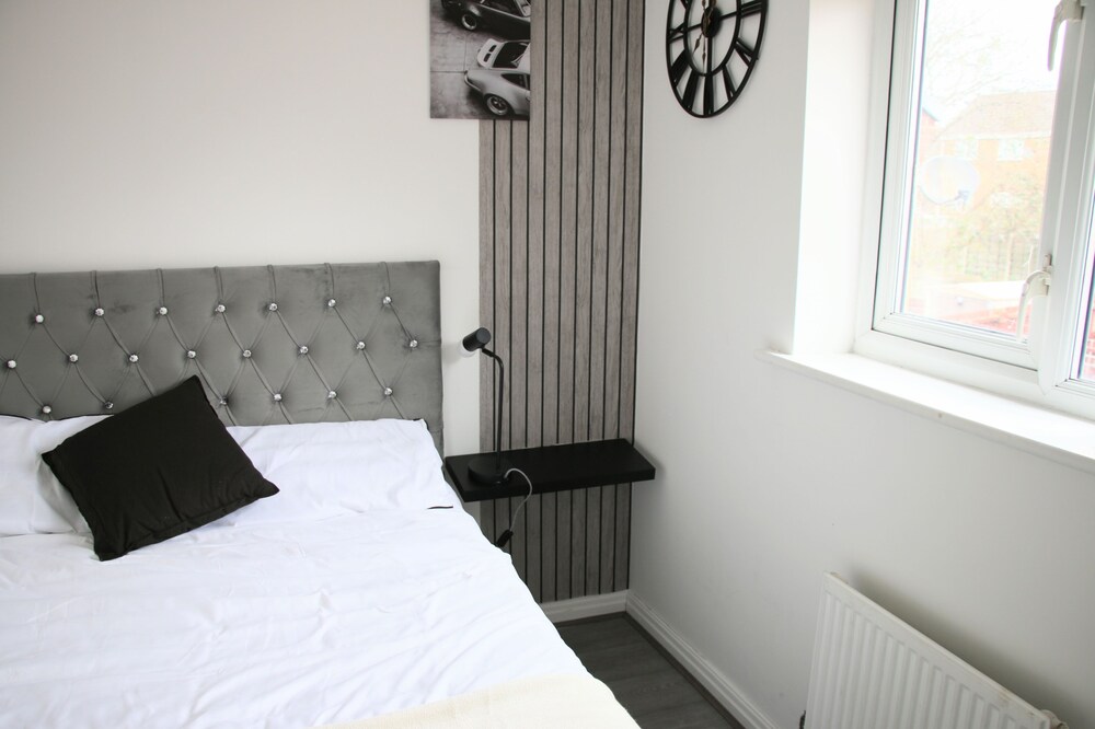3 Bedroom House Close to City Centre/ Free Parking