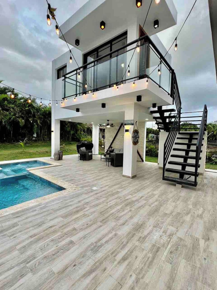 Elegant, Modern Style Villa in Playa Nueva Romana2