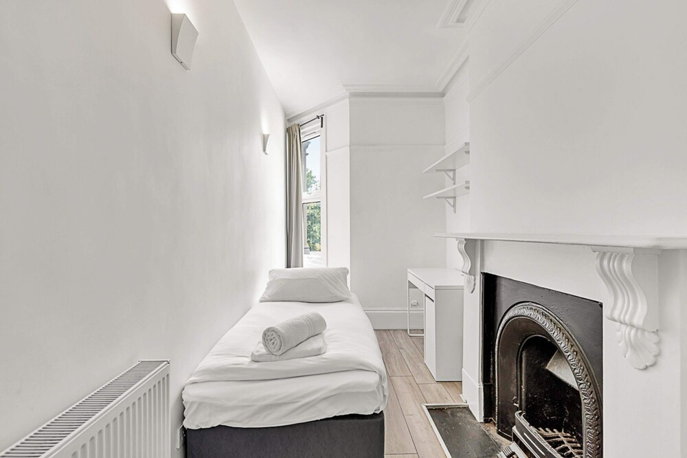 Bright and Newly Furnished Acton Apartment