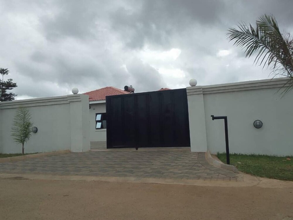 Luxury 3 Bedroom Self Catering Apartment- Masvingo