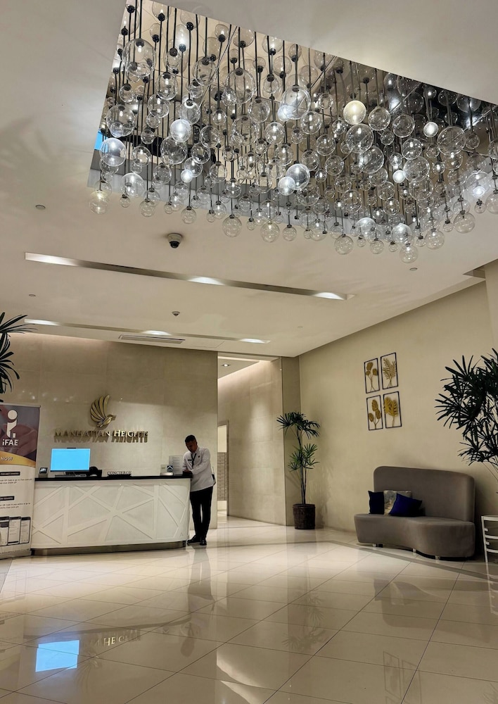 Modern & Spacious 2BR 68 sqm Condo in Manhattan Heights Pool View