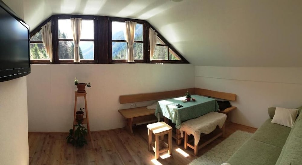 Apartmaji Pod macesnovo streho