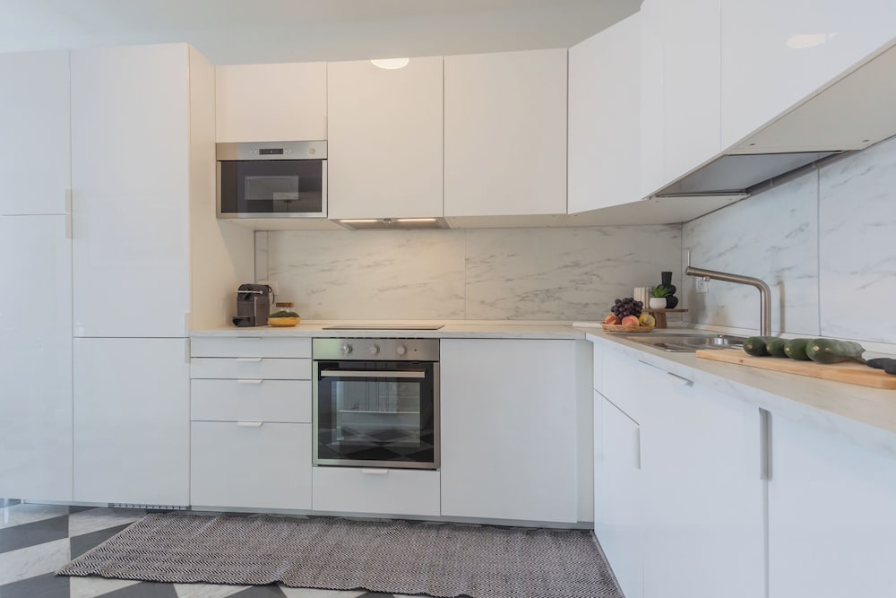 Lakeview Apartments by Rent all Como