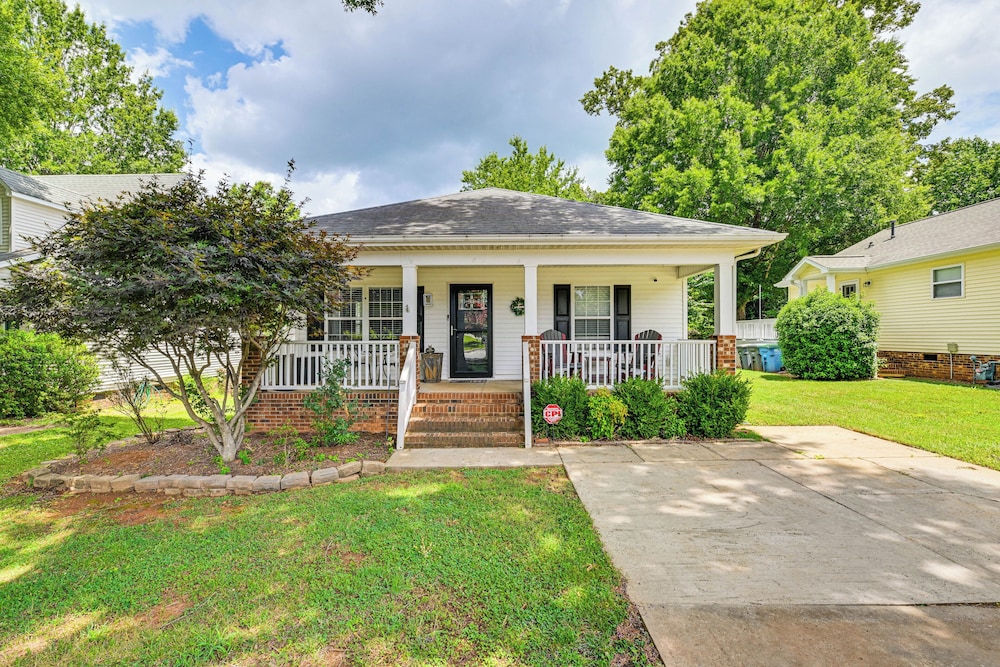 < 1 Mi to River & Downtown Belmont: Cozy Cottage