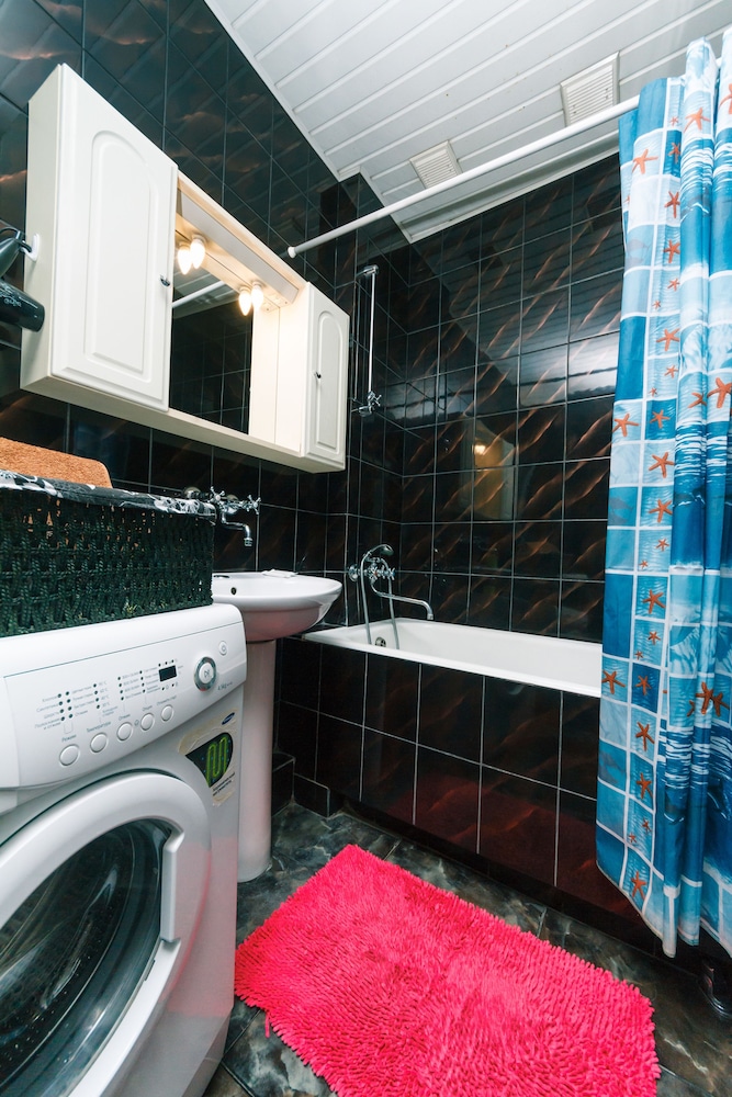 Rent Kiev Lva Tolshtoho Square