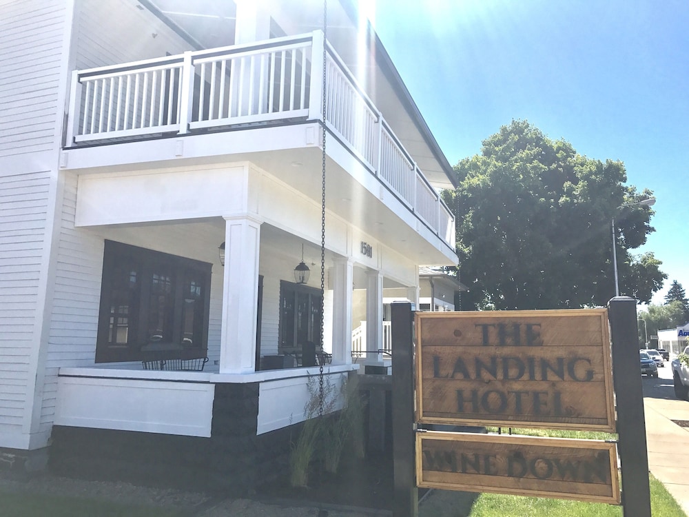 La Grande Vacations - The Landing Hotel and Dining - Property Image 6