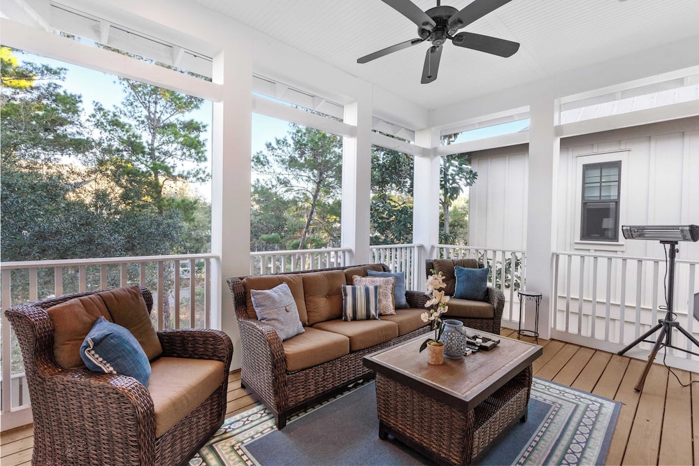 Seagrove Gardens Mins to the Beach, Santa Rosa Retreat w/ Golf Cart, A+ Design
