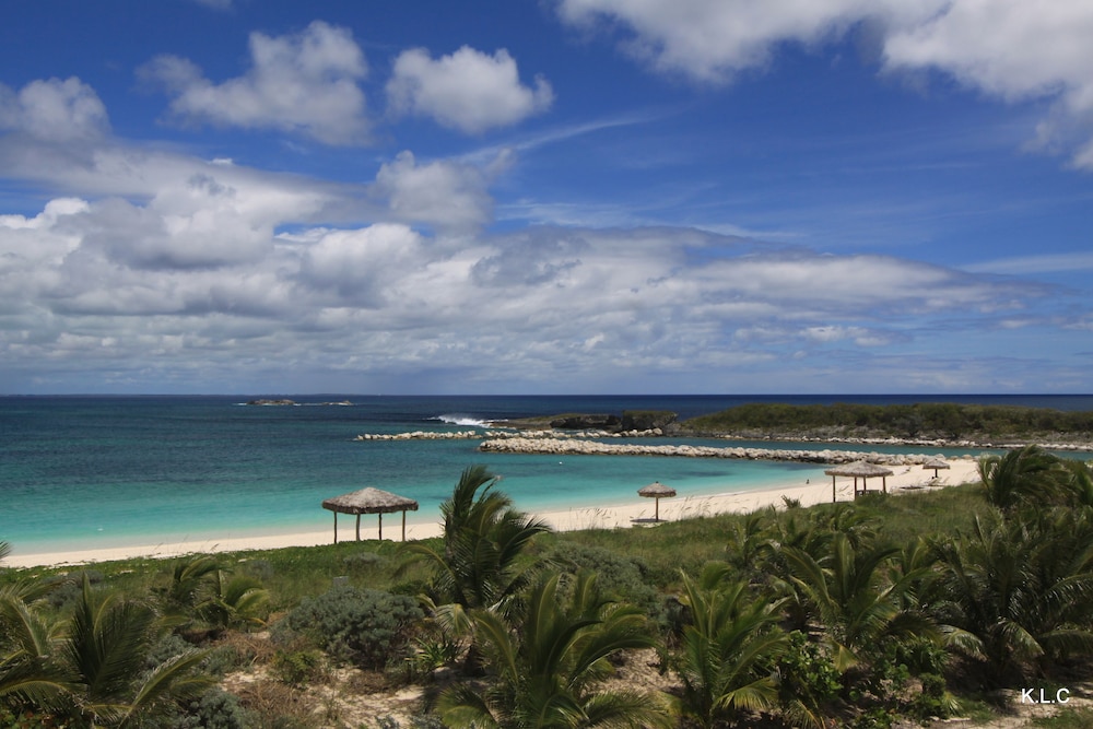 The Sandpiper Inn & Cottages