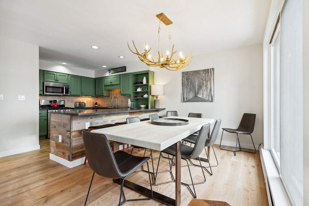 Slopeside In Okemo - Beautifully Renovated Spacious Family Townhouse 3 Bedroom Townhouse by RedAwning view 5