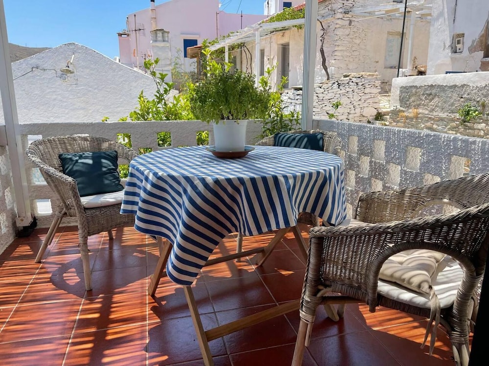 Charming two Bedroom Fisherman's House on Kea photo 4