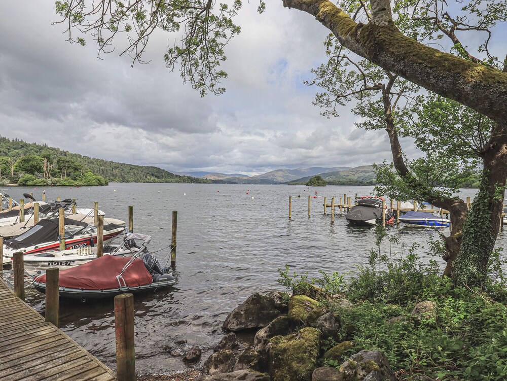 Shoreside Lodge