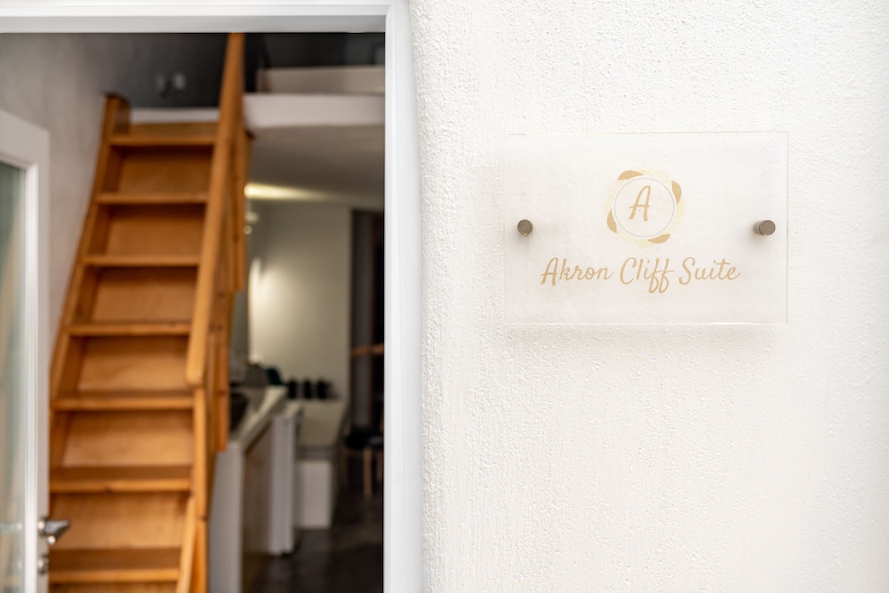 Akron Cliff Suite