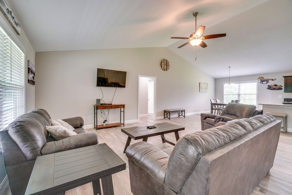 Wraparound Porch: Home Near Dtwn Crossville!
