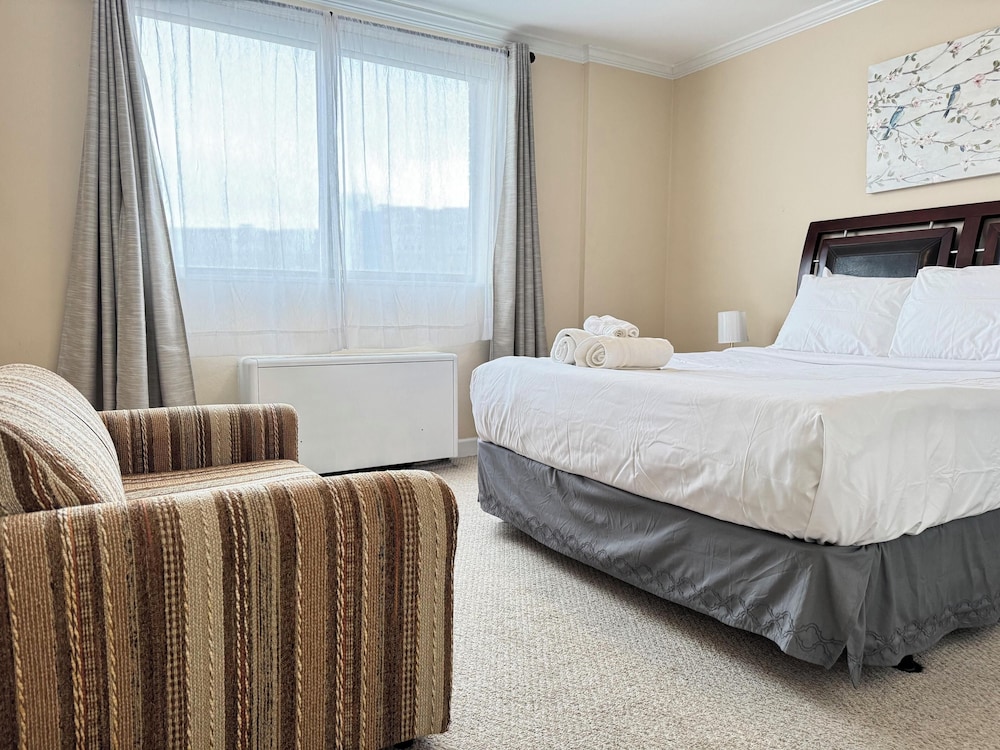 Downtown 3BD City View with Washer Dryer