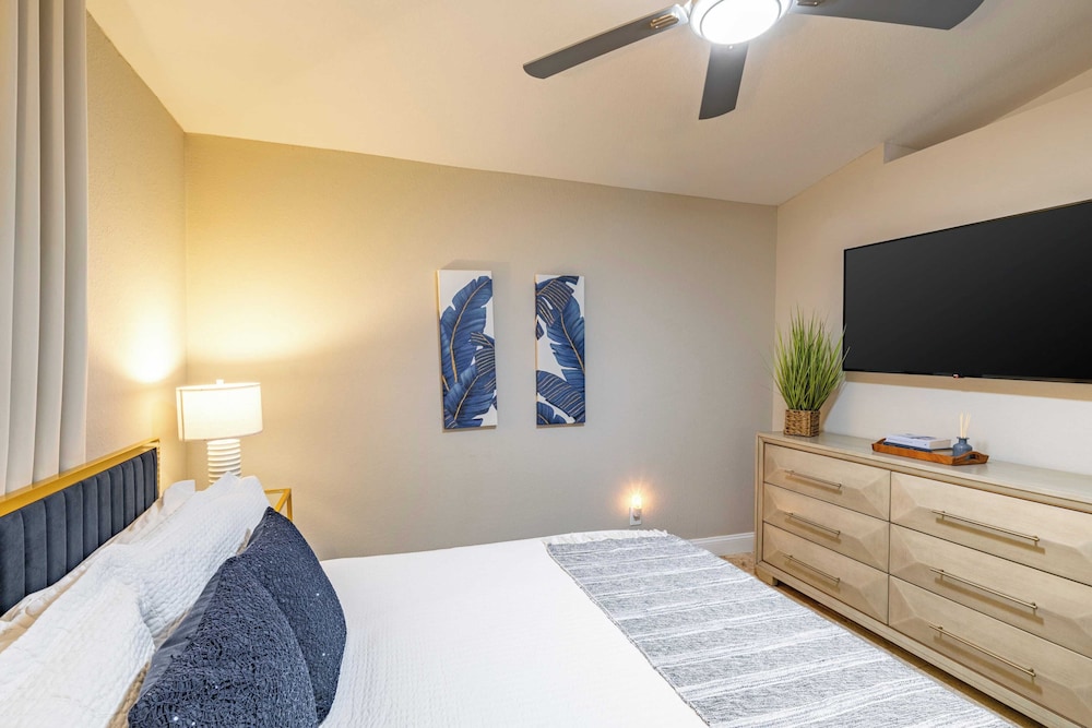 Private Pool, Firepit, Game Room Mins to Beaches + Community Amenities Casa Solara by Avantstay