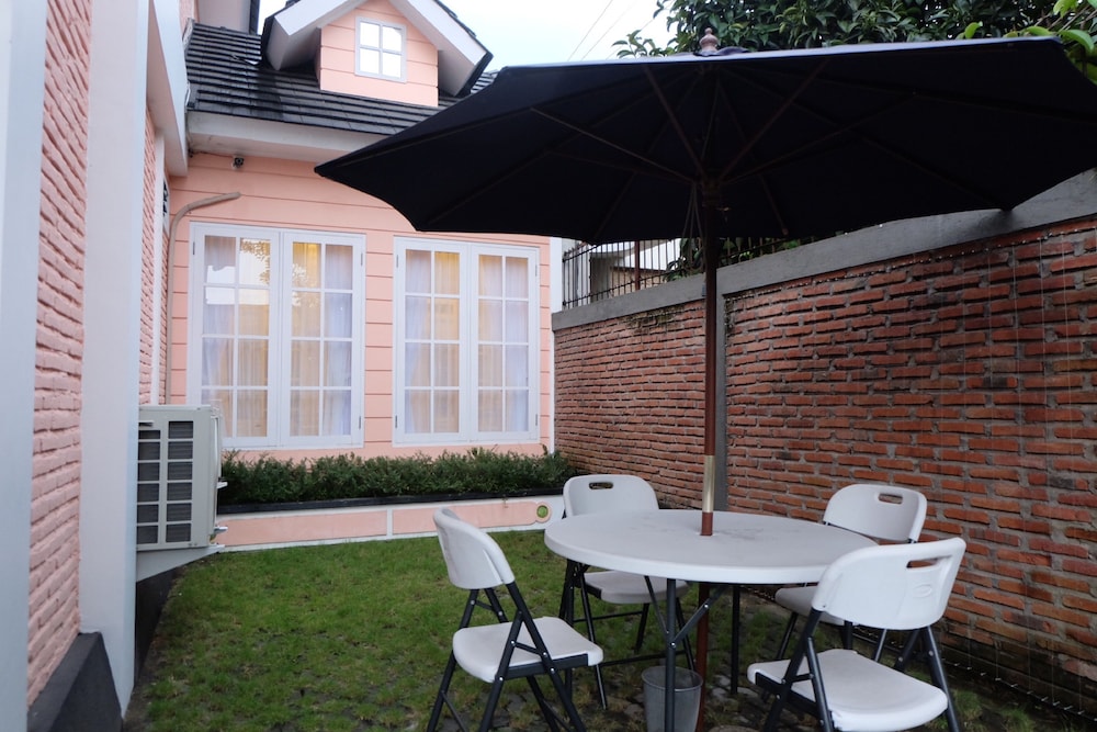 Sweet Peach House