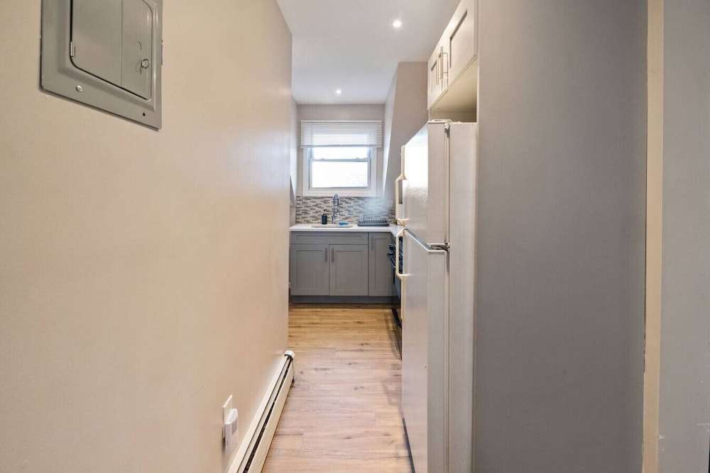 Modern 2BR Near NYC With Free Parking Workspace