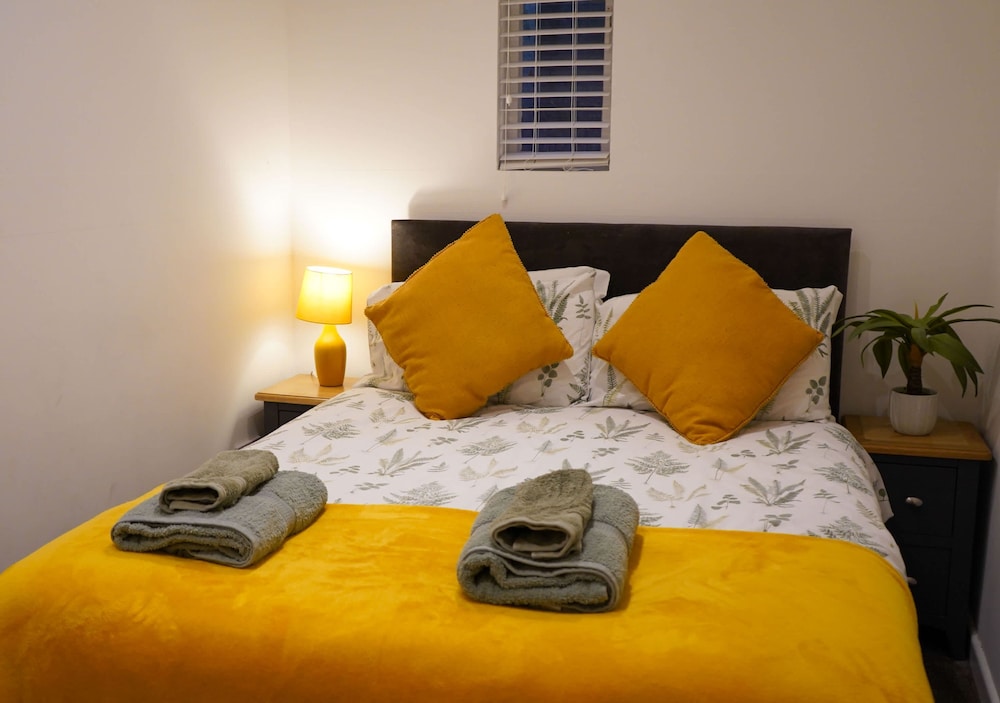 Ivy Cellar With 2 Bedrooms and 1 Bathrooms