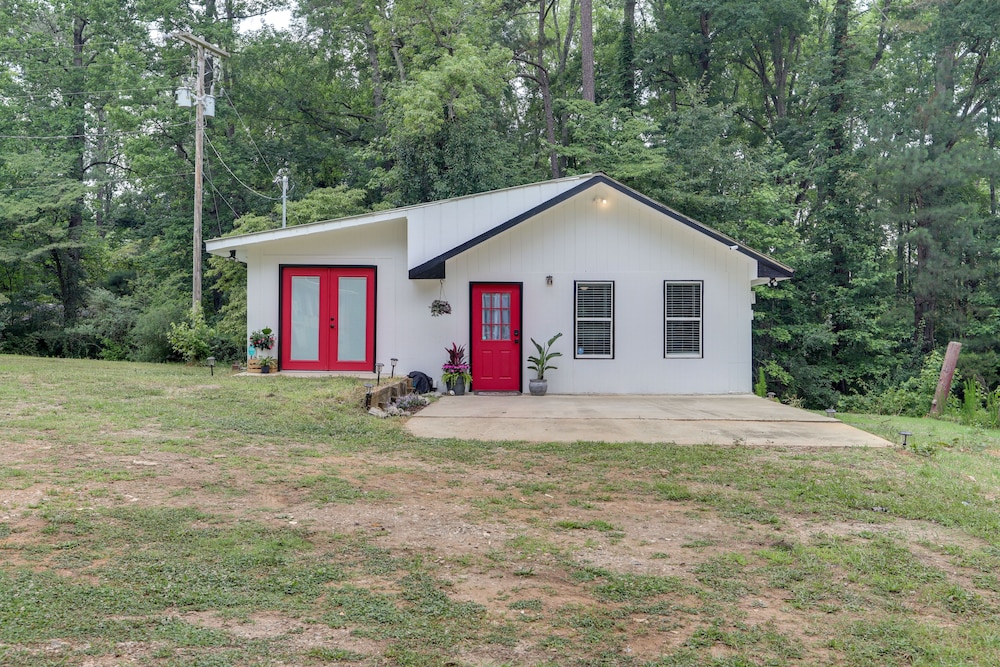 Fayetteville Vacation Rental - Near Lake Mcintosh! view 4
