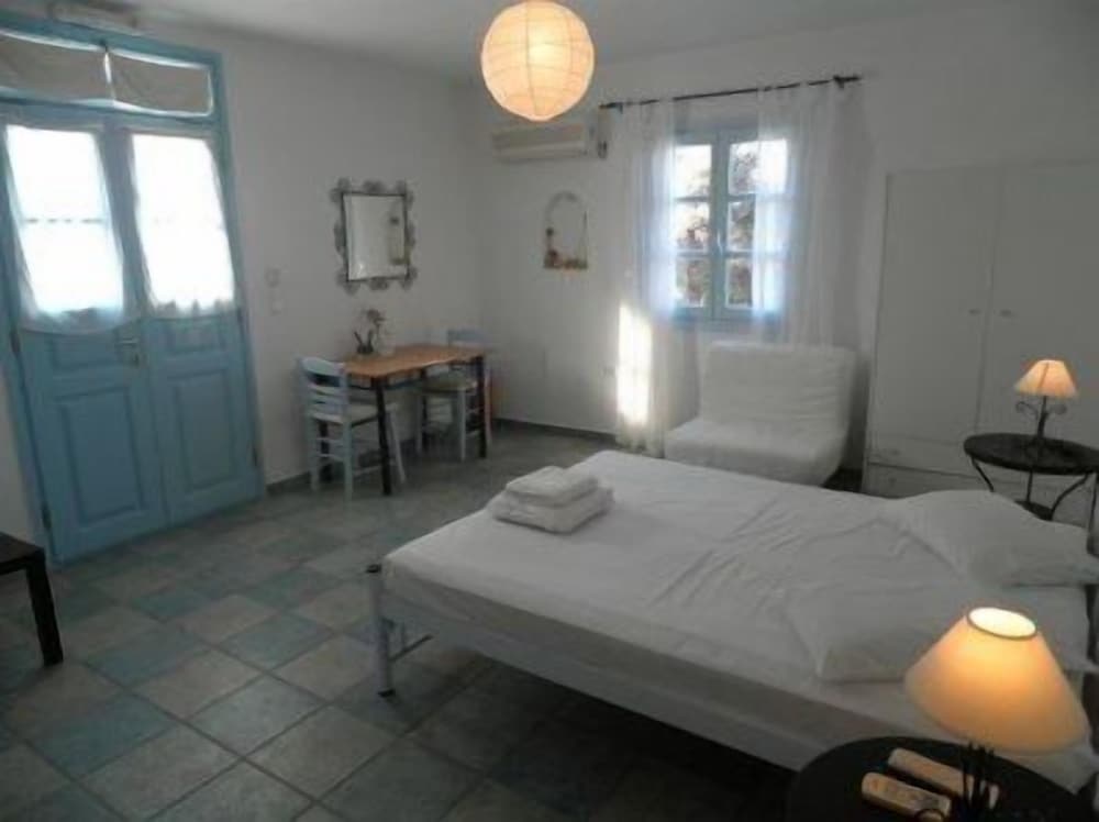 Kavalieros Studios - Property Image 25